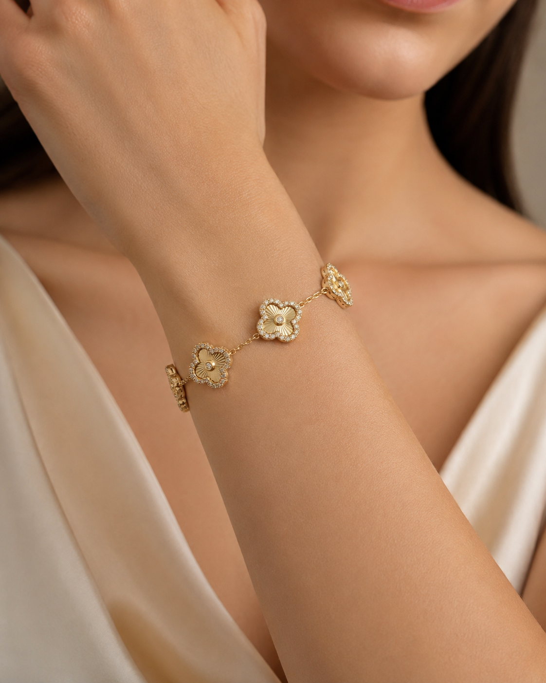Reverra 14K Gold Lab Grown Diamond Classic Link Floral Clover Bracelet for Women, CTTW-0.87