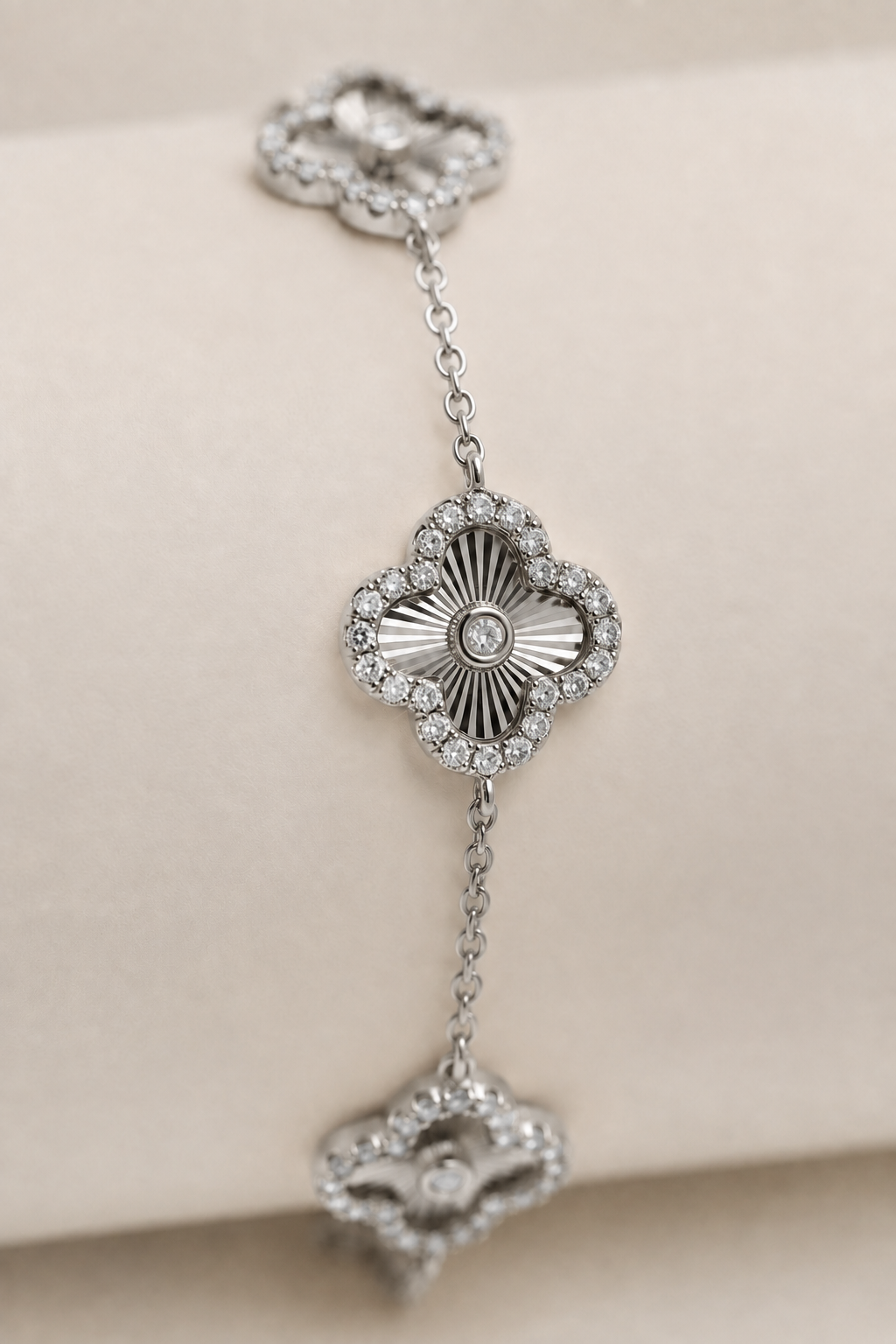 Reverra 14K Gold Lab Grown Diamond Classic Link Floral Clover Bracelet for Women, CTTW-0.87