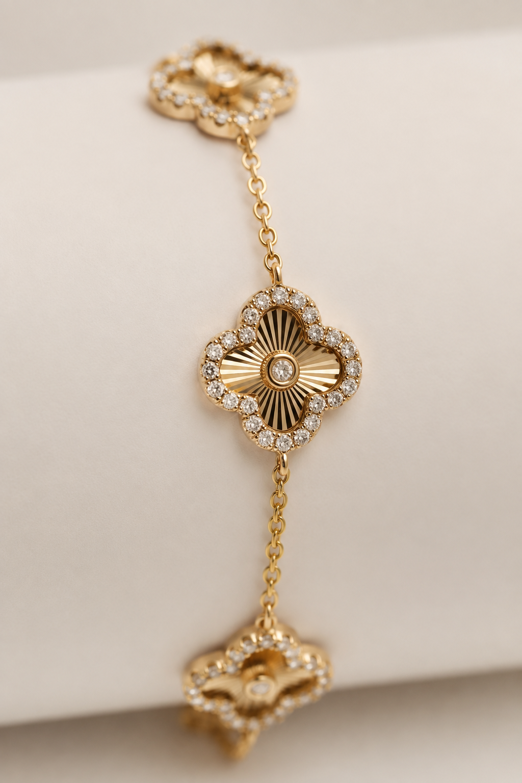 Reverra 14K Gold Lab Grown Diamond Classic Link Floral Clover Bracelet for Women, CTTW-0.87